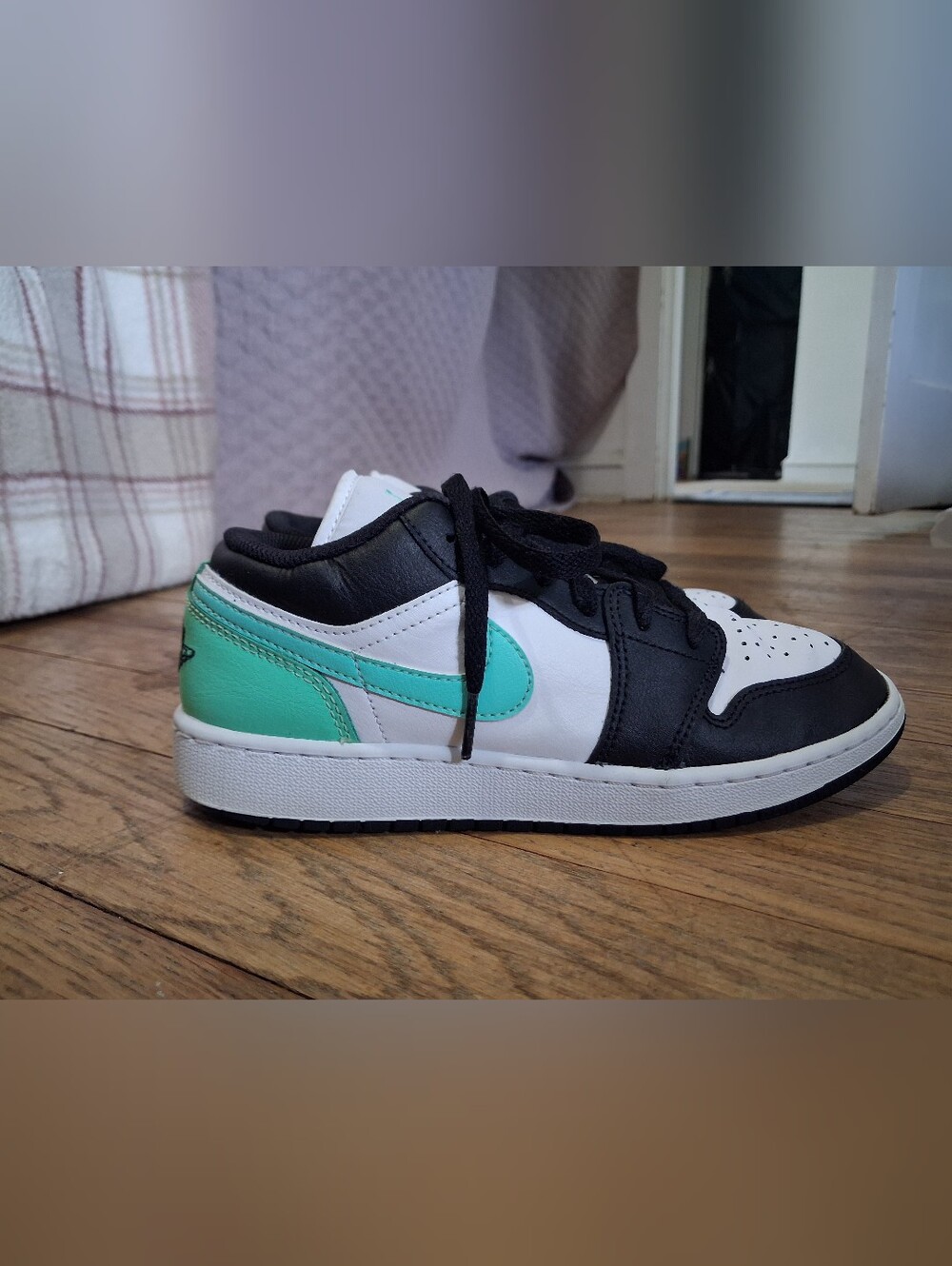Air Jordan 1 Low GS "Green Glow" (553560-131) – Size 5Y / Women's 6.5
